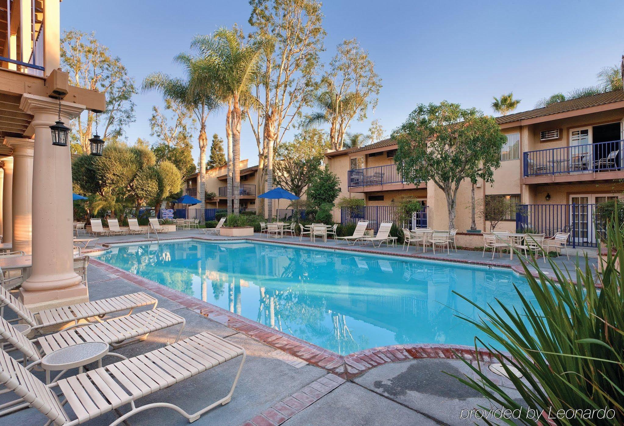 Club Wyndham Dolphin'S Cove Hotel Anaheim Exterior photo